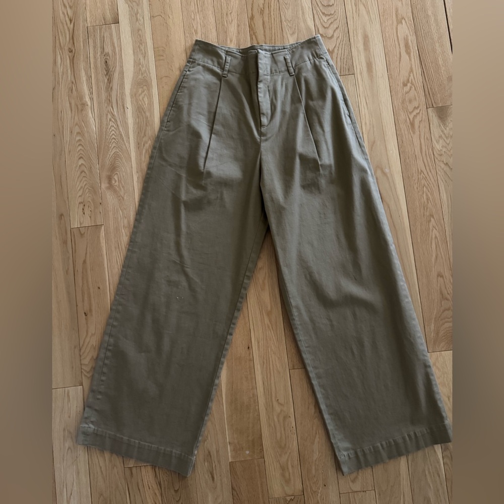 Uniqlo wide leg khaki pants. Size 4